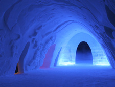 Le Snow Village compte parmi les plus beaux hôtels de neige et de glace de Laponie.