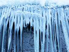 Dans le canyon de Korouoma, vous verrez des formations de glace, d'imposantes falaises de glace et des chutes d'eau gelées