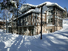 Vous séjournez à l'hôtel Bear's Lodge en pension complèt